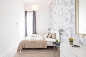 Deluxe Central Grand Residence w/ 5 BEDRMS